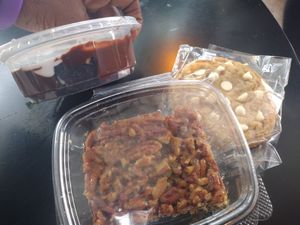 Pecan bar🤤 oreo pudding😋 toffee cookie 🍪 at Raydiant Vybes in Alameda