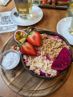 Smoothie bowl at Café Buur in Frankfurt