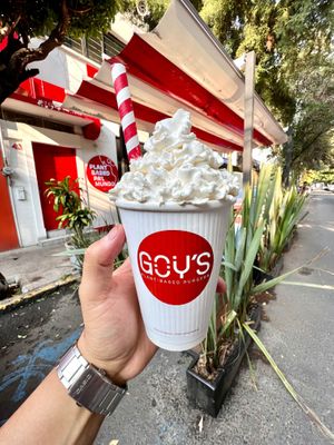 ¿Antojo de algo dulce y refrescante?Disponibles en 4 sabores. Sin lácteos ni productos animales. at Goy's Plant-Based Burgers - Napoles in Mexico City