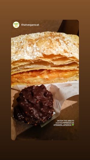 Vegan ferrero at A Padoca in Porto