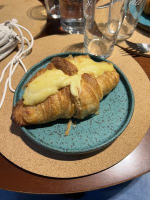 White chocolate croissantt #Veganuary at A Padoca in Porto
