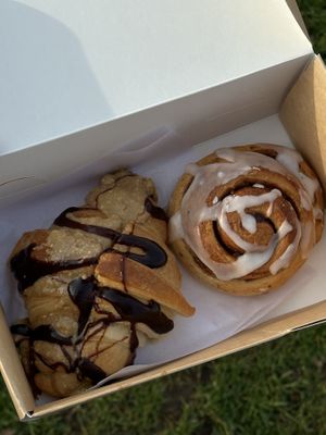 peanut butter croissant & cinnamon roll #Veganuary at A Padoca in Porto