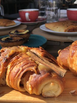 Croissant com caramelo salgado!   at A Padoca in Porto