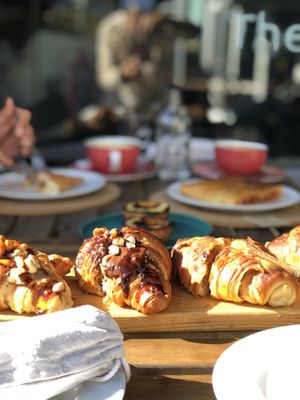 Era para ser só um petisquinho..mas ficamos doidos! Olha só a apresentação! Que primor!   at A Padoca in Porto