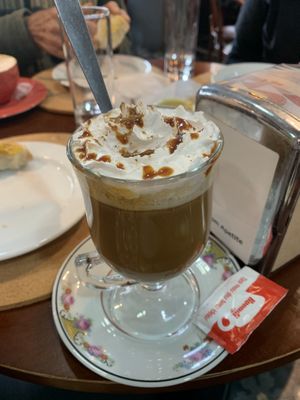 Caramel latte   at A Padoca in Porto