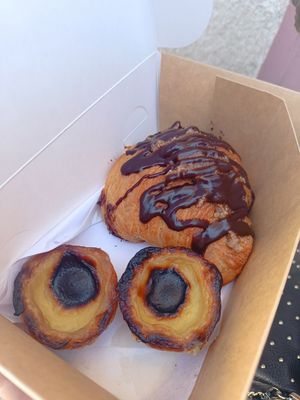 Pastel de nata and Nutella croissant at A Padoca in Porto