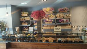 The arrangement of the dishes here is very beautiful at A Padoca in Porto