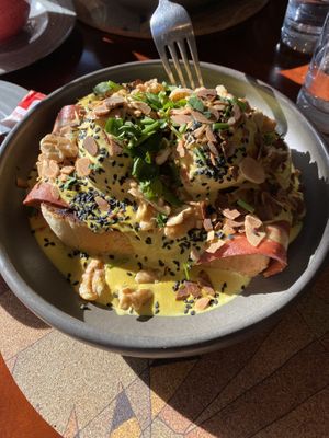 Ovo benedict  at A Padoca in Porto