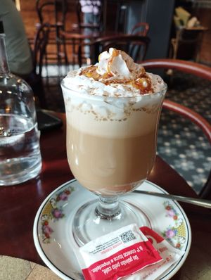 Salted caramel latte at A Padoca in Porto