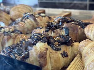 I had an experience I've never seen before, all I can say is incredible, the Italian at the cashier was very friendly❤️. at A Padoca in Porto