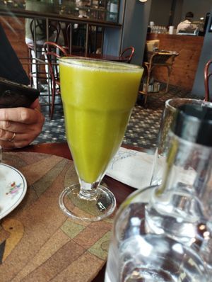 Détox juice at A Padoca in Porto