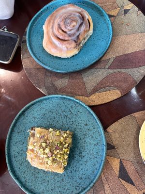 Baklava et cinnamon roll  at A Padoca in Porto