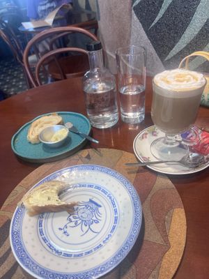 Vanilla latte & croissant   at A Padoca in Porto