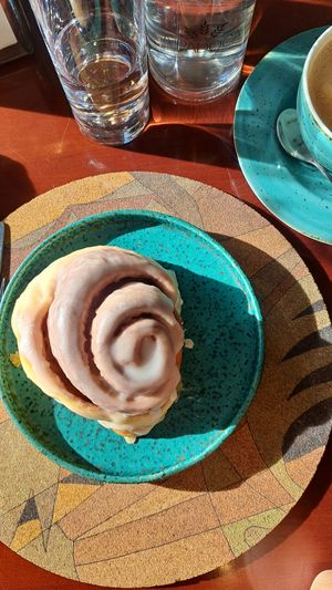 Cinnamon roll at A Padoca in Porto