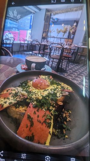 Eggs Benedict at A Padoca in Porto