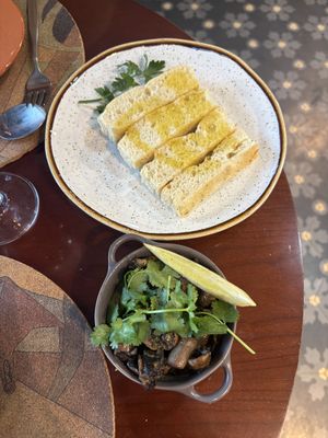 Mushrooms in coriander sauce   at A Padoca in Porto