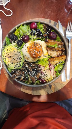 Paleo salad at A Padoca in Porto