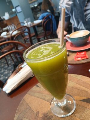 Green juice at A Padoca in Porto
