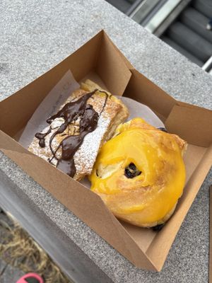 Süßspeisen aus der Auslage (etwa 4-5€ je Stück)  at A Padoca in Porto