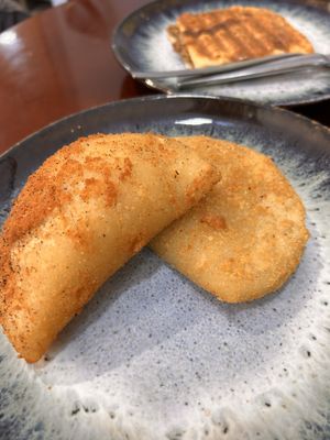 Empanado de Seitan y queso  at A Padoca in Porto