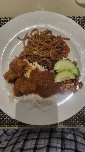 Fried noodles on top of the plate, nasi lemak on the bottom half at Berjaya Cafe 成功咖啡廳 in Kuala Lumpur