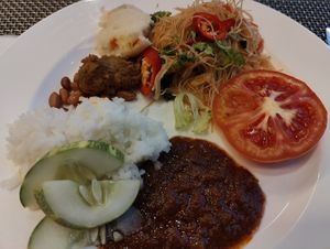 Nasi Lemak + bee hoon from breakfast buffet spread at Berjaya Cafe 成功咖啡廳 in Kuala Lumpur