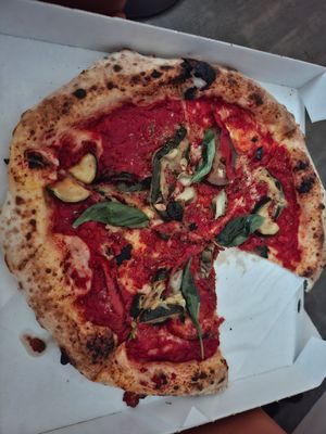 Vegan pizza at W Pizza Mitte in Berlin