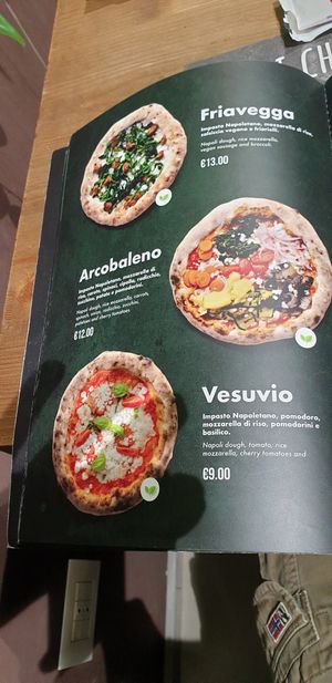 Le pizze della foto sono tutte vegane at Pizzeria Acquario Cremona in Cremona