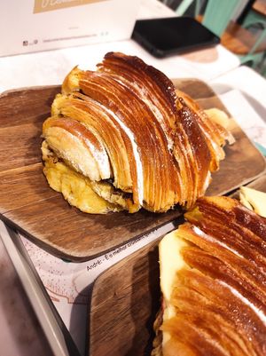 Dark chocolate is vegan at O Melhor Croissant da Minha Rua   in Porto