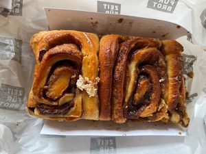 Mandel und Zwetschgen-Zimtschnecke  at Zeit für Brot in Stuttgart