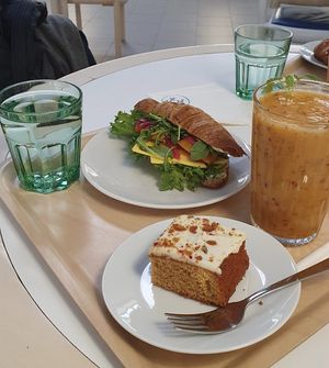 Croissant with vegan cheese & veggies and a chia smoothie at Cafe Metso in Tampere