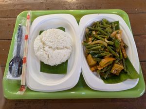 VEGAN RED CURRY STIR FRY TOFU + LONGBEAN at Pakbai - Food Stall in Chiang Mai