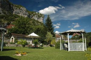 Dine in a relaxing garden in a beautiful setting amoung the cliffs of the stunning cele valley  at Le Jardin de Cabrerets in Cabrerets