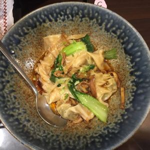 wontons in spicy soy sauce at DaHui Vegetarian Restaurant in Taipei