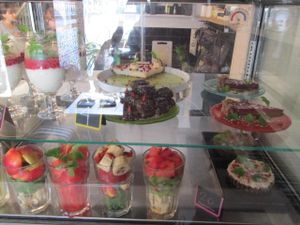 Raw cakes and juices at MO in Wroclaw