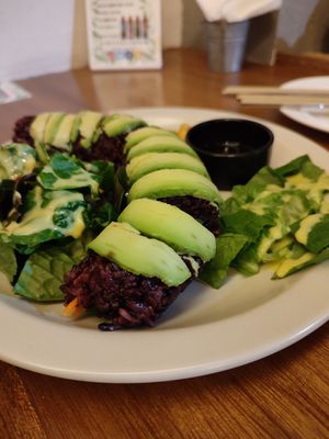 Caterpillar sushi roll at Mushimushi in Daegu