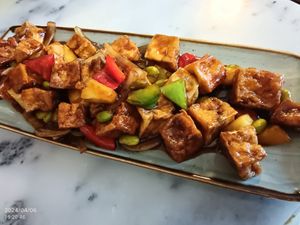 #13 Tofu süß sauer at Mama's Kitchen Hannover - 蝶碟出色 in Hannover