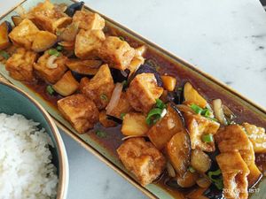 Tofu mit Aubergine at Mama's Kitchen Hannover - 蝶碟出色 in Hannover