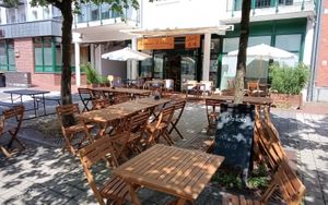 Sunshine on my shoulder  at Mama's Kitchen Hannover - 蝶碟出色 in Hannover