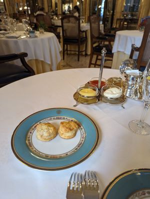 Dos scones de queso at L'Orangerie at Alvear Palace Hotel in Buenos Aires