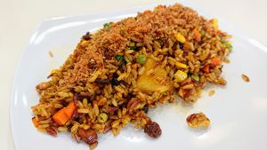 pineapple fried brown rice at SunnyChoice - The Rail Mall in West Singapore
