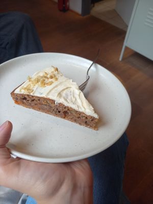 Veganer Walnuss-Möhren-Kuchen at STÜH33 Café in Bochum