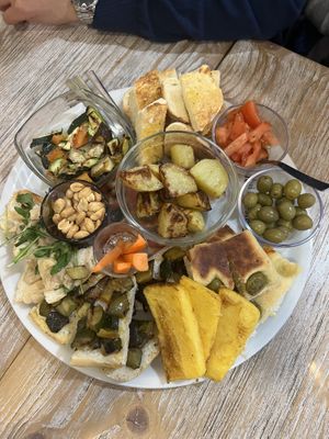Aperitivo misto vegano  at Maramais Cafè in Milan