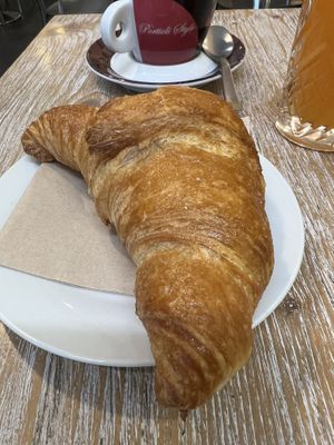 Cornetto vuoto vegano  at Maramais Cafè in Milan