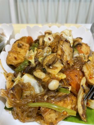 Noodles with tofu and mushrooms   at May Veggie Home Express - ประสานมิตรพลาซ่า in Bangkok