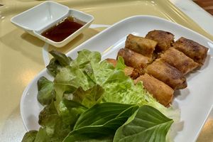 Shiitake spring rolls with Thai basil and lettuce  at May Veggie Home Express - ประสานมิตรพลาซ่า in Bangkok