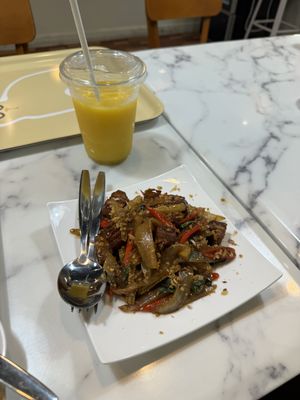   at May Veggie Home Express - ประสานมิตรพลาซ่า in Bangkok