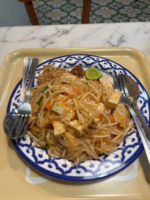 Pad thai 😋 at May Veggie Home Express - ประสานมิตรพลาซ่า in Bangkok
