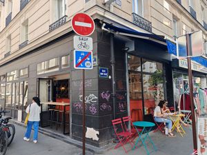 Facade at Abricot Bar in Paris
