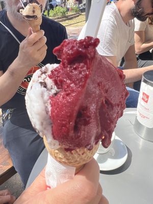 Cassis e stracciacocco  at Gelateria Geko in Milan